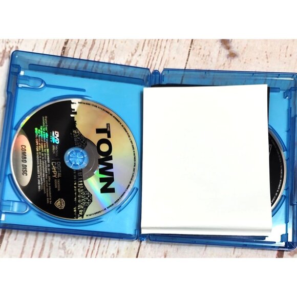 The Town Blu-Ray Extended Cut Featuring Ben Affleck Jeremy Renner & Rebecca Hall - Picture 6 of 7